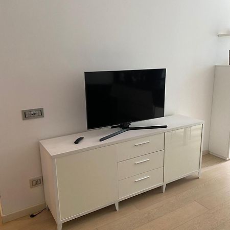 Lovely Apartment In The New Porta Nuova Area Milan Exterior photo